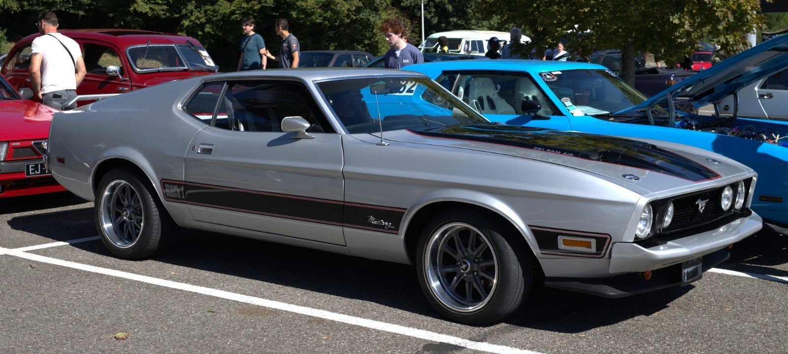Superbe Mustang rayée Mach 1 